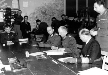 Signature des allemands - Reims 7 mai 1945